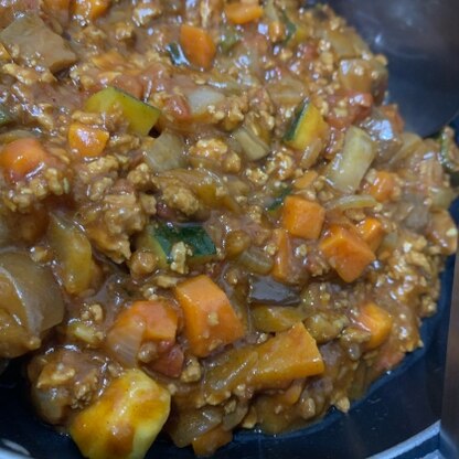 野菜を沢山入れて作ってみました！キーマカレーって難しいイメージがあったけど、カレールーで簡単にいつもとは違うカレーができました！